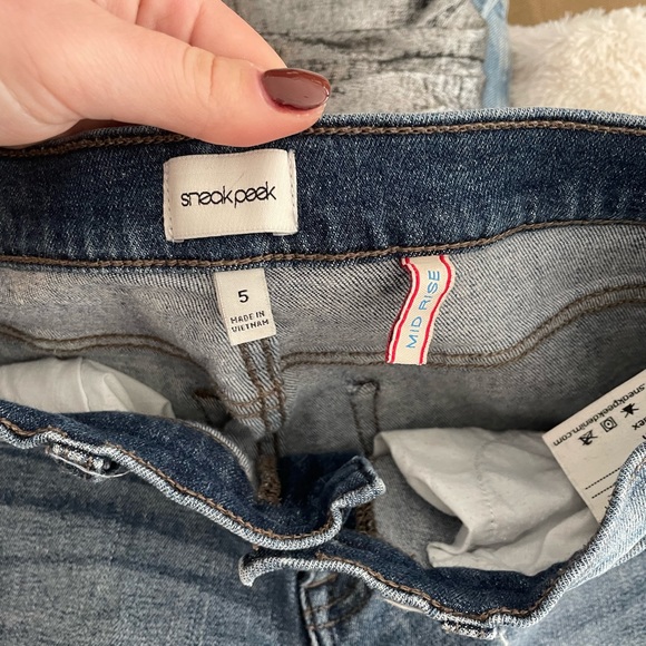 Sneak peak women’s jeans - Picture 3 of 3